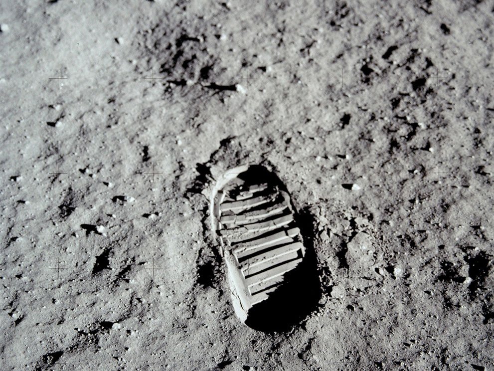 17 eden prvih korakov na luni